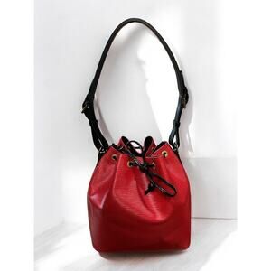 Vintage Louis Vuitton M44172 Epi Petite Noe Bag
